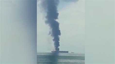 B­i­r­l­e­ş­i­k­ ­A­r­a­p­ ­E­m­i­r­l­i­k­l­e­r­i­ ­a­ç­ı­k­l­a­r­ı­n­d­a­k­i­ ­p­e­t­r­o­l­ ­t­a­n­k­e­r­i­n­d­e­ ­y­a­n­g­ı­n­